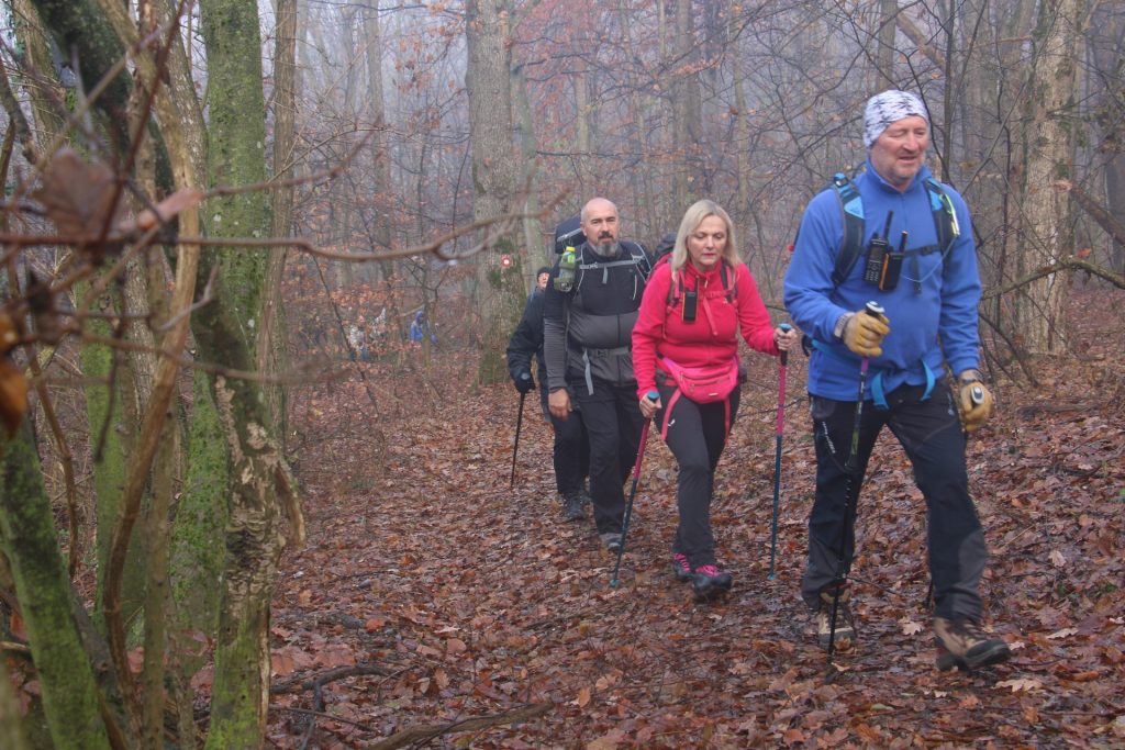Nekad se samo treba prošetati na brdo do sunca… – 29. memorijalni planinarski pohod Fokinom stazom (13.12.2025.)